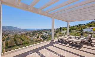 Villa de lujo contemporánea con elegante arquitectura moderna e impresionantes vistas en venta en Marbella Este 801237 