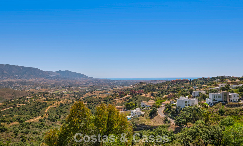 Villa de lujo contemporánea con elegante arquitectura moderna e impresionantes vistas en venta en Marbella Este 801239