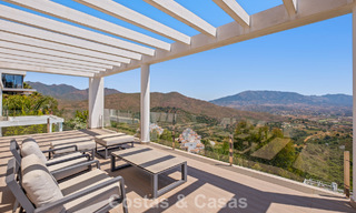 Villa de lujo contemporánea con elegante arquitectura moderna e impresionantes vistas en venta en Marbella Este 801240 