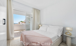 Apartamento luminoso, contemporáneo y reformado con vistas al mar en venta en las colinas de La Quinta, Marbella - Benahavís 801308 