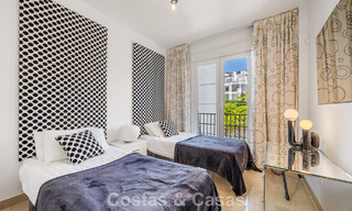 Impresionante ático de 3 dormitorios en venta con amplia terraza en la azotea en entorno de golf en Marbella - Benahavís 801364 