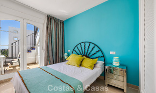 Impresionante ático de 3 dormitorios en venta con amplia terraza en la azotea en entorno de golf en Marbella - Benahavís 801365 
