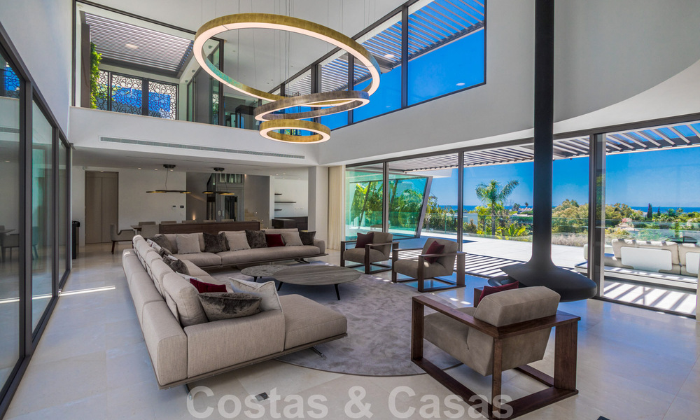 Villa moderna, lista para entrar a vivir, en venta con vistas en La Quinta, una urbanización de golf en Marbella - Benahavís 801026
