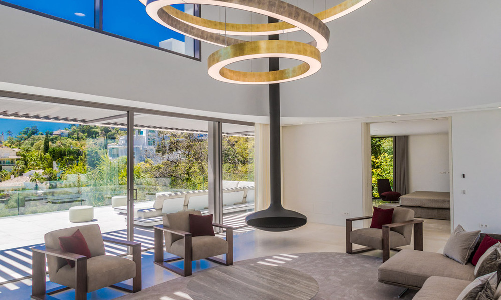 Villa moderna, lista para entrar a vivir, en venta con vistas en La Quinta, una urbanización de golf en Marbella - Benahavís 801027