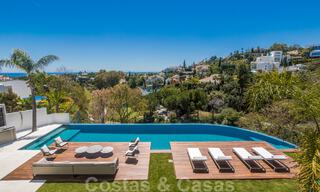Villa moderna, lista para entrar a vivir, en venta con vistas en La Quinta, una urbanización de golf en Marbella - Benahavís 801041 
