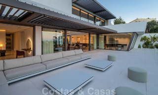 Villa moderna, lista para entrar a vivir, en venta con vistas en La Quinta, una urbanización de golf en Marbella - Benahavís 801050 