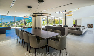 Villa moderna, lista para entrar a vivir, en venta con vistas en La Quinta, una urbanización de golf en Marbella - Benahavís 801060 