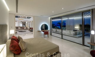 Villa moderna, lista para entrar a vivir, en venta con vistas en La Quinta, una urbanización de golf en Marbella - Benahavís 801069 