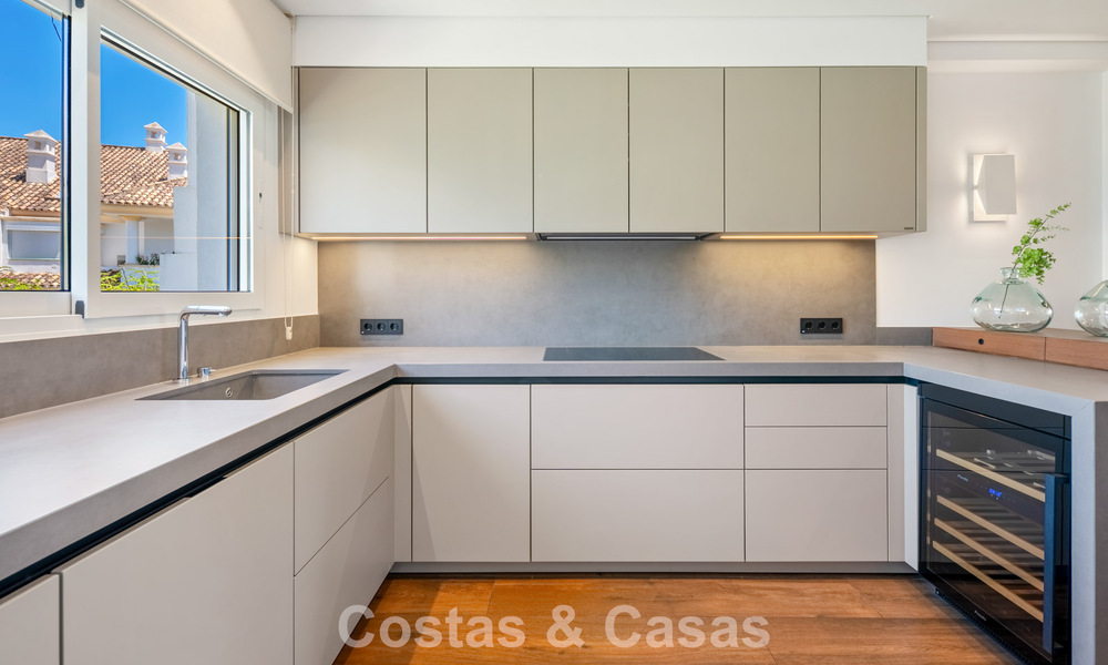 Amplio apartamento de lujo en venta en un exclusivo complejo de la Milla de Oro de Marbella 801385
