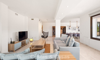 Amplio apartamento con enorme jardín privado y espectaculares vistas en venta al este de Marbella 801414 