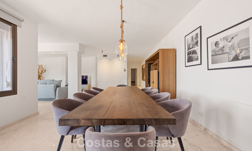 Amplio apartamento con enorme jardín privado y espectaculares vistas en venta al este de Marbella 801416