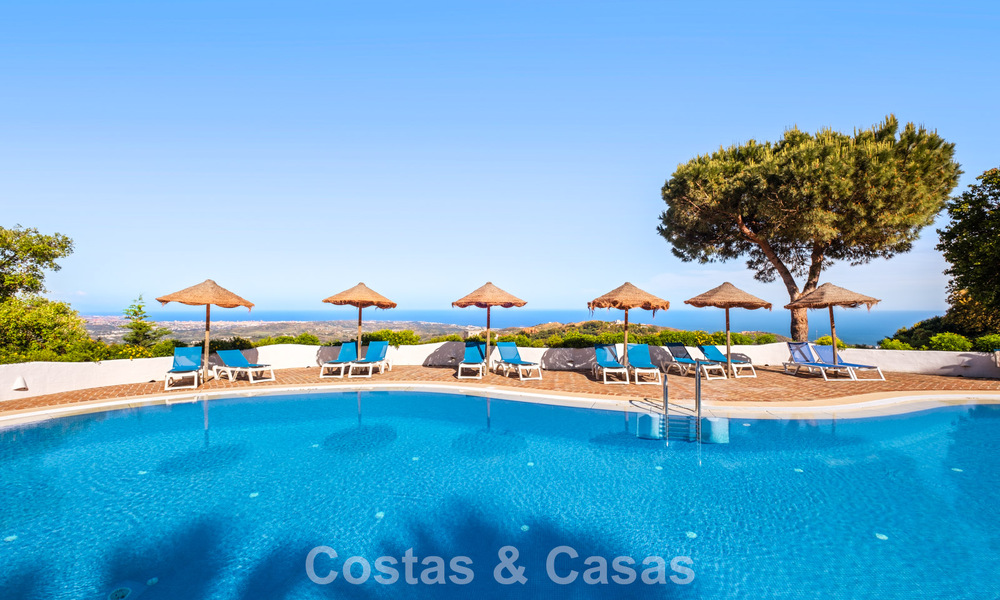 Amplio apartamento con enorme jardín privado y espectaculares vistas en venta al este de Marbella 801419