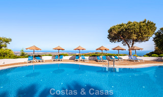 Amplio apartamento con enorme jardín privado y espectaculares vistas en venta al este de Marbella 801419 