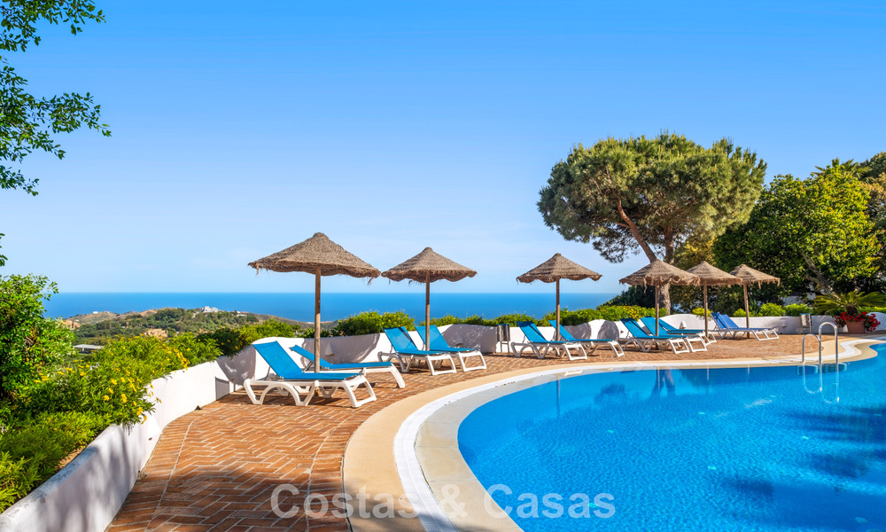 Amplio apartamento con enorme jardín privado y espectaculares vistas en venta al este de Marbella 801421