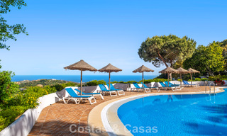 Amplio apartamento con enorme jardín privado y espectaculares vistas en venta al este de Marbella 801421 