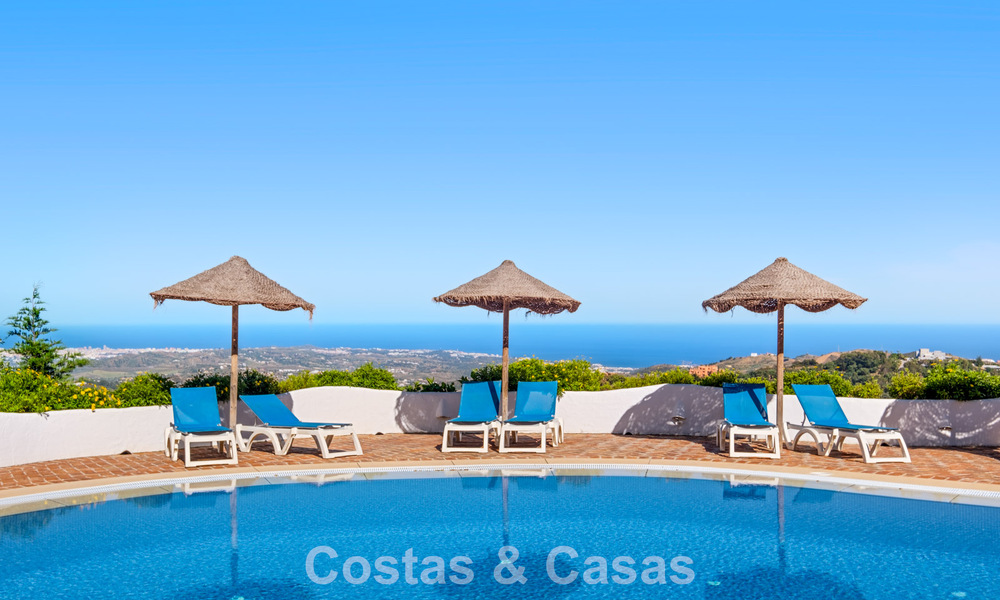 Amplio apartamento con enorme jardín privado y espectaculares vistas en venta al este de Marbella 801422