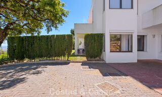 Amplio apartamento con enorme jardín privado y espectaculares vistas en venta al este de Marbella 801426 