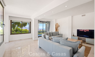 Amplio apartamento con enorme jardín privado y espectaculares vistas en venta al este de Marbella 801430 