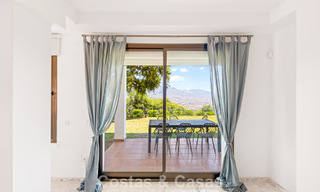 Amplio apartamento con enorme jardín privado y espectaculares vistas en venta al este de Marbella 801431 