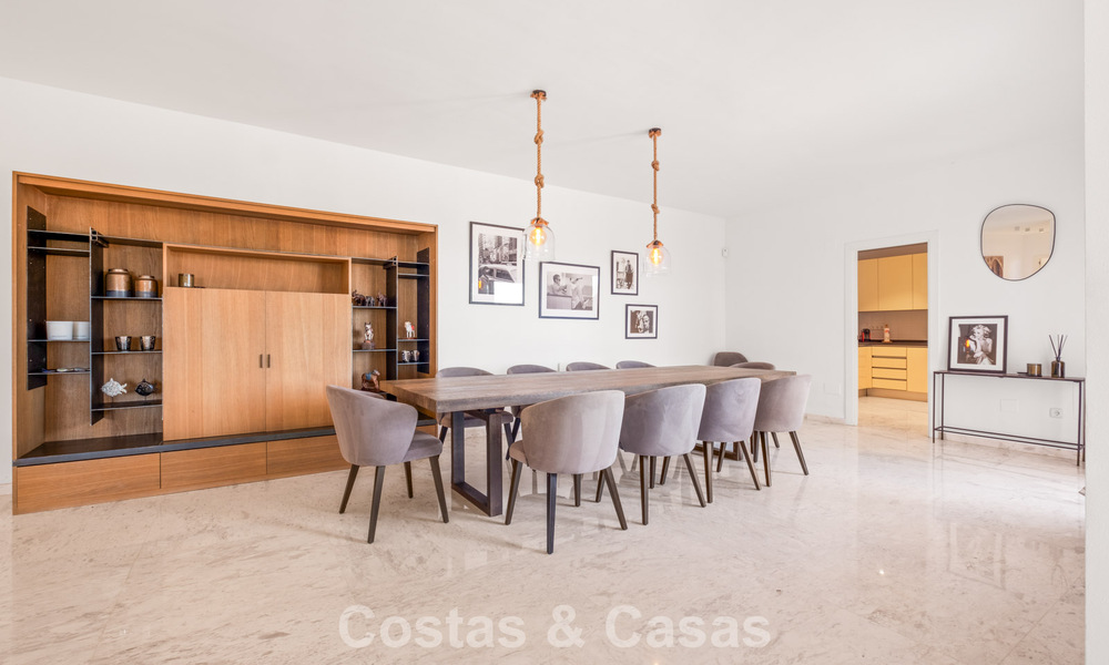 Amplio apartamento con enorme jardín privado y espectaculares vistas en venta al este de Marbella 801432