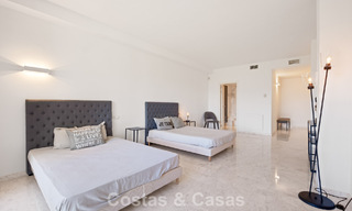 Amplio apartamento con enorme jardín privado y espectaculares vistas en venta al este de Marbella 801444 