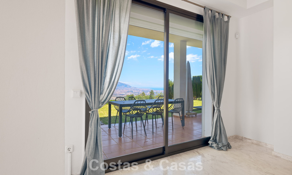Amplio apartamento con enorme jardín privado y espectaculares vistas en venta al este de Marbella 801446