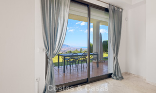 Amplio apartamento con enorme jardín privado y espectaculares vistas en venta al este de Marbella 801446 
