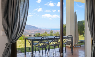 Amplio apartamento con enorme jardín privado y espectaculares vistas en venta al este de Marbella 801447 