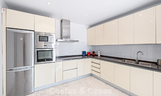 Amplio apartamento con enorme jardín privado y espectaculares vistas en venta al este de Marbella 801450 