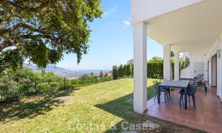 Amplio apartamento con enorme jardín privado y espectaculares vistas en venta al este de Marbella 801451 