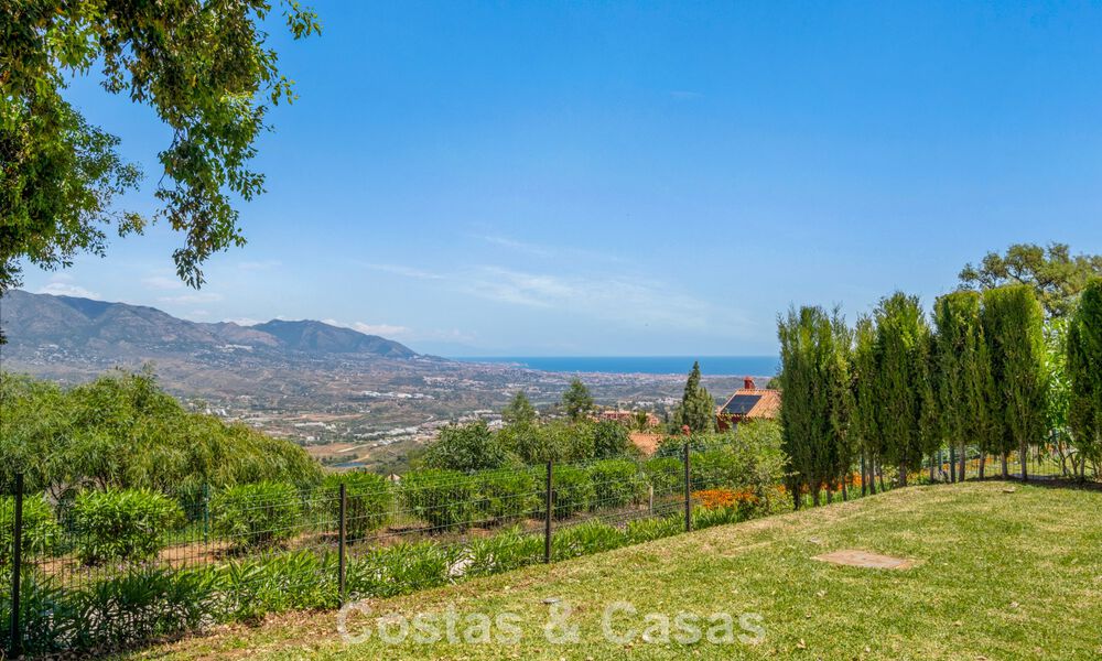 Amplio apartamento con enorme jardín privado y espectaculares vistas en venta al este de Marbella 801454