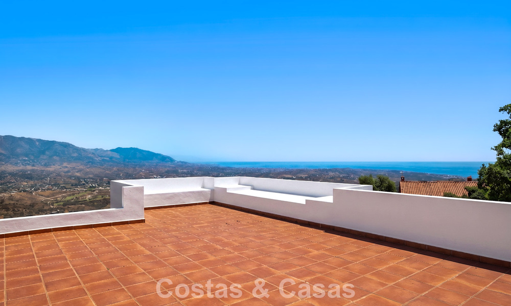 Amplio ático moderno con vistas panorámicas en venta al este de Marbella 801487