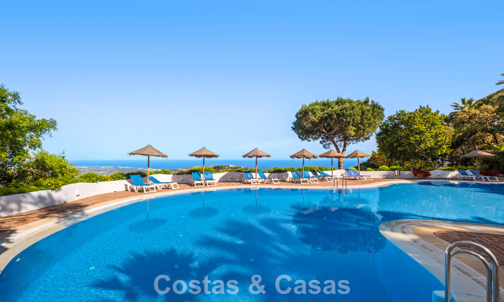 Amplio ático moderno con vistas panorámicas en venta al este de Marbella 801494