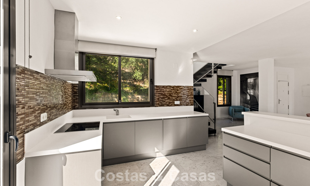 Amplio ático moderno con vistas panorámicas en venta al este de Marbella 801502