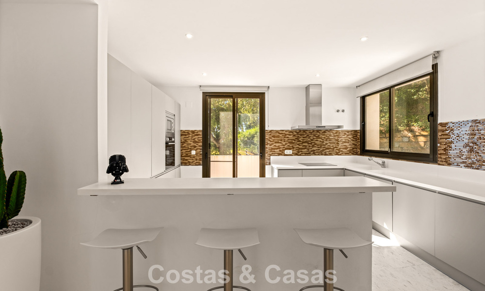 Amplio ático moderno con vistas panorámicas en venta al este de Marbella 801503