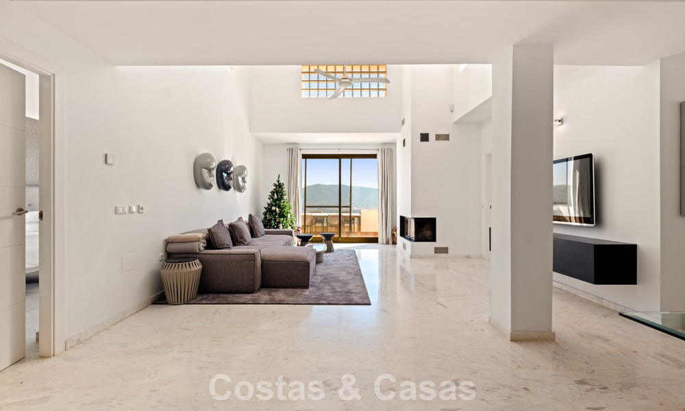 Amplio ático moderno con vistas panorámicas en venta al este de Marbella 801507