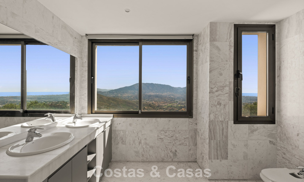 Amplio ático moderno con vistas panorámicas en venta al este de Marbella 801518