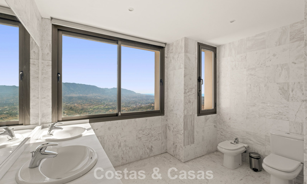 Amplio ático moderno con vistas panorámicas en venta al este de Marbella 801519