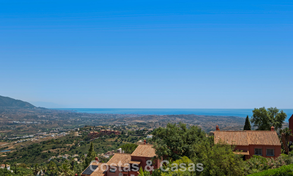 Amplio ático moderno con vistas panorámicas en venta al este de Marbella 801529