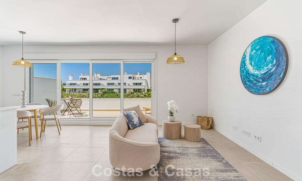 Apartamento de lujo, listo para entrar a vivir en venta en la Nueva Milla de Oro entre Marbella y Estepona 801548