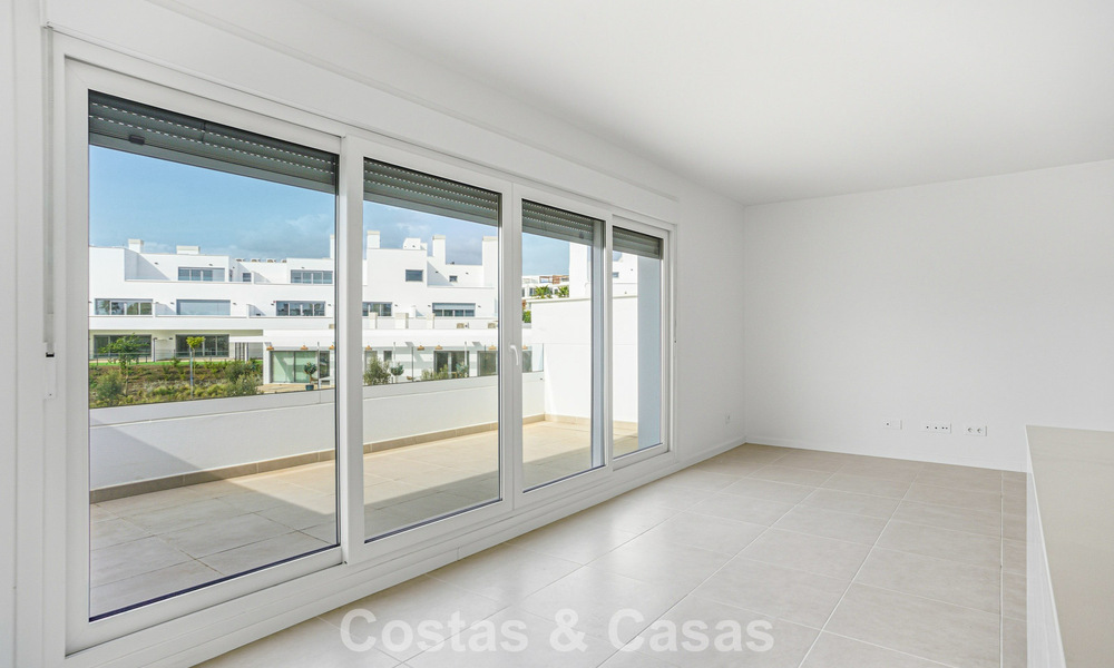 Apartamento de lujo, listo para entrar a vivir en venta en la Nueva Milla de Oro entre Marbella y Estepona 801556