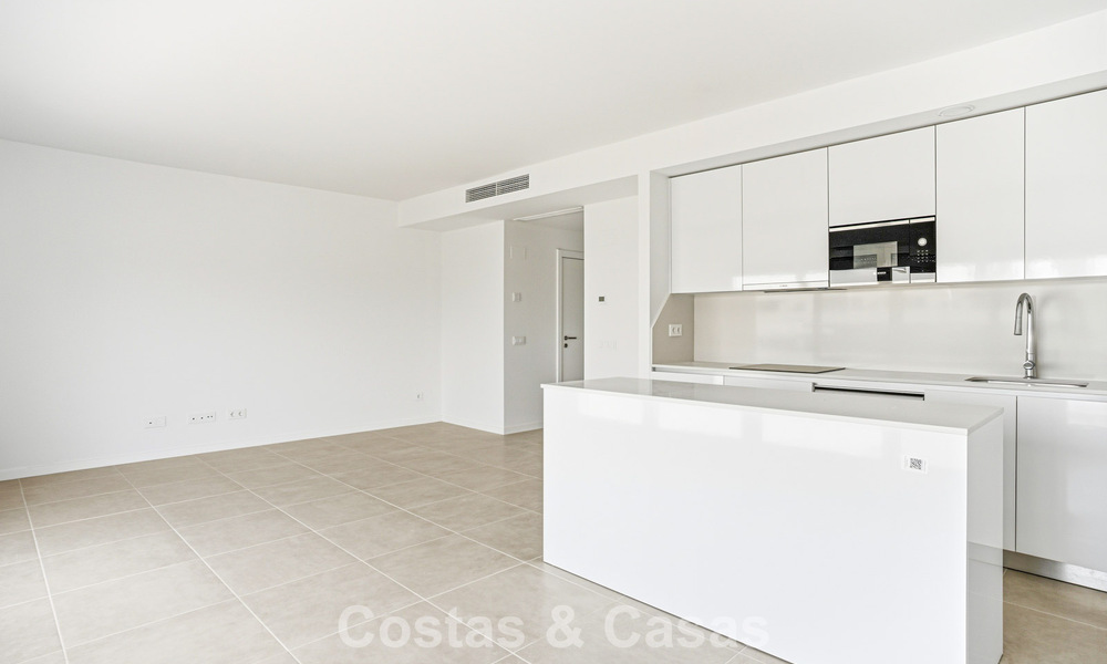 Apartamento de lujo, listo para entrar a vivir en venta en la Nueva Milla de Oro entre Marbella y Estepona 801558