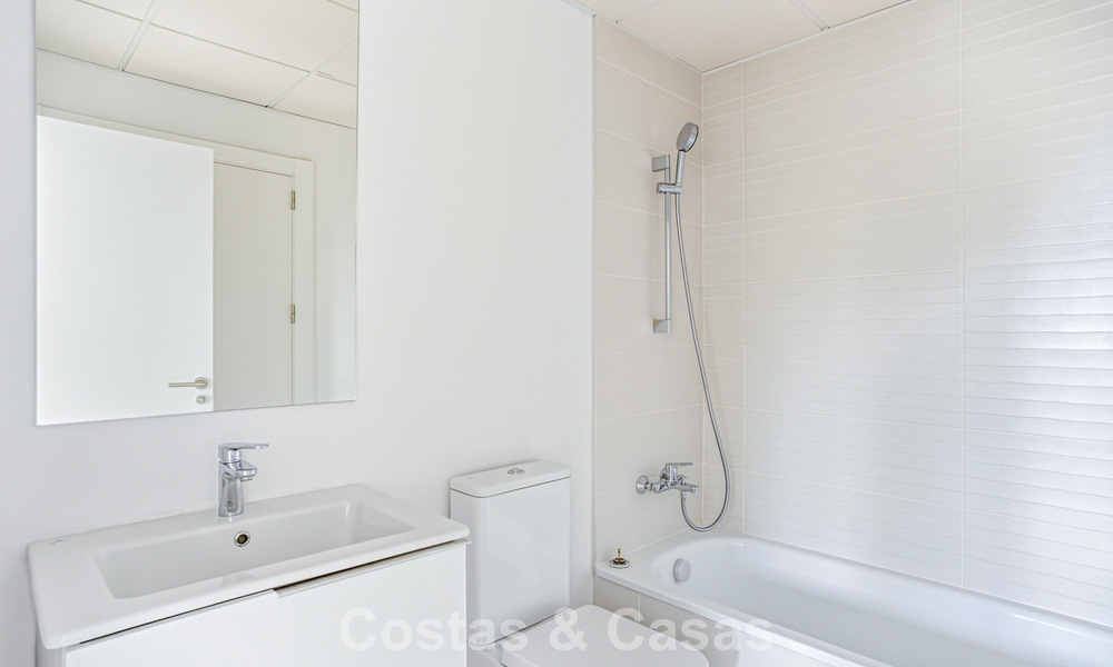 Apartamento de lujo, listo para entrar a vivir en venta en la Nueva Milla de Oro entre Marbella y Estepona 801567