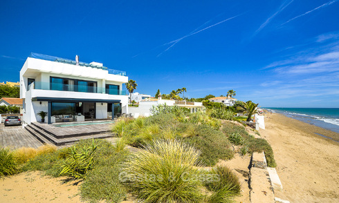 Villas en venta en Costabella, una urbanización junto a la playa situada en una de las playas más bonitas de Marbella 801574