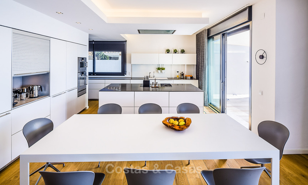 Villas en venta en Costabella, una urbanización junto a la playa situada en una de las playas más bonitas de Marbella 801582