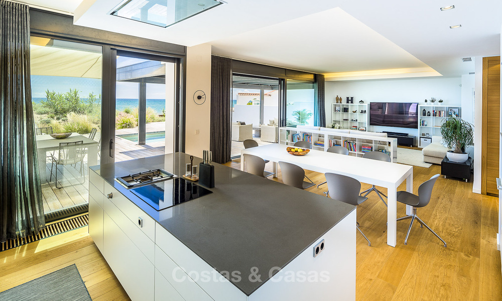 Villas en venta en Costabella, una urbanización junto a la playa situada en una de las playas más bonitas de Marbella 801583