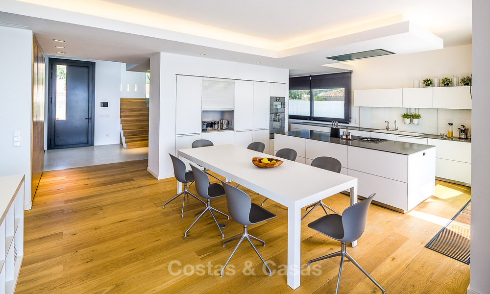 Villas en venta en Costabella, una urbanización junto a la playa situada en una de las playas más bonitas de Marbella 801587