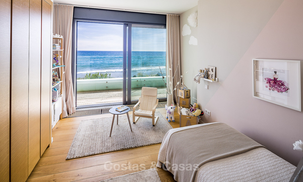 Villas en venta en Costabella, una urbanización junto a la playa situada en una de las playas más bonitas de Marbella 801588