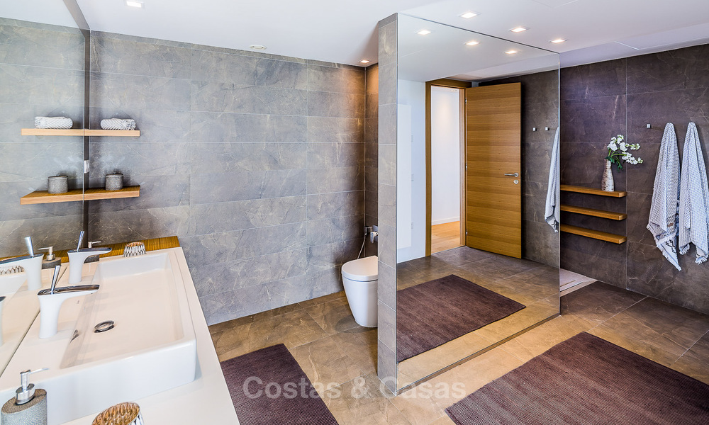 Villas en venta en Costabella, una urbanización junto a la playa situada en una de las playas más bonitas de Marbella 801593