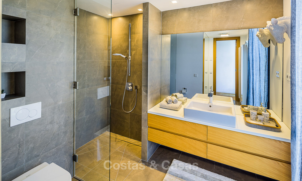 Villas en venta en Costabella, una urbanización junto a la playa situada en una de las playas más bonitas de Marbella 801596